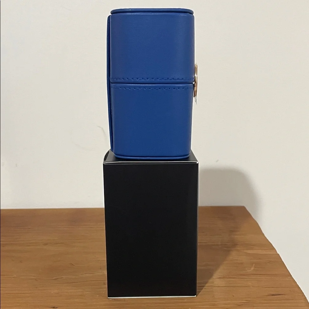 🎆 GIORGIO ARMANI VANITY/ TRAVEL CASE FOR A 50 ML. SIZE BOTTLE.